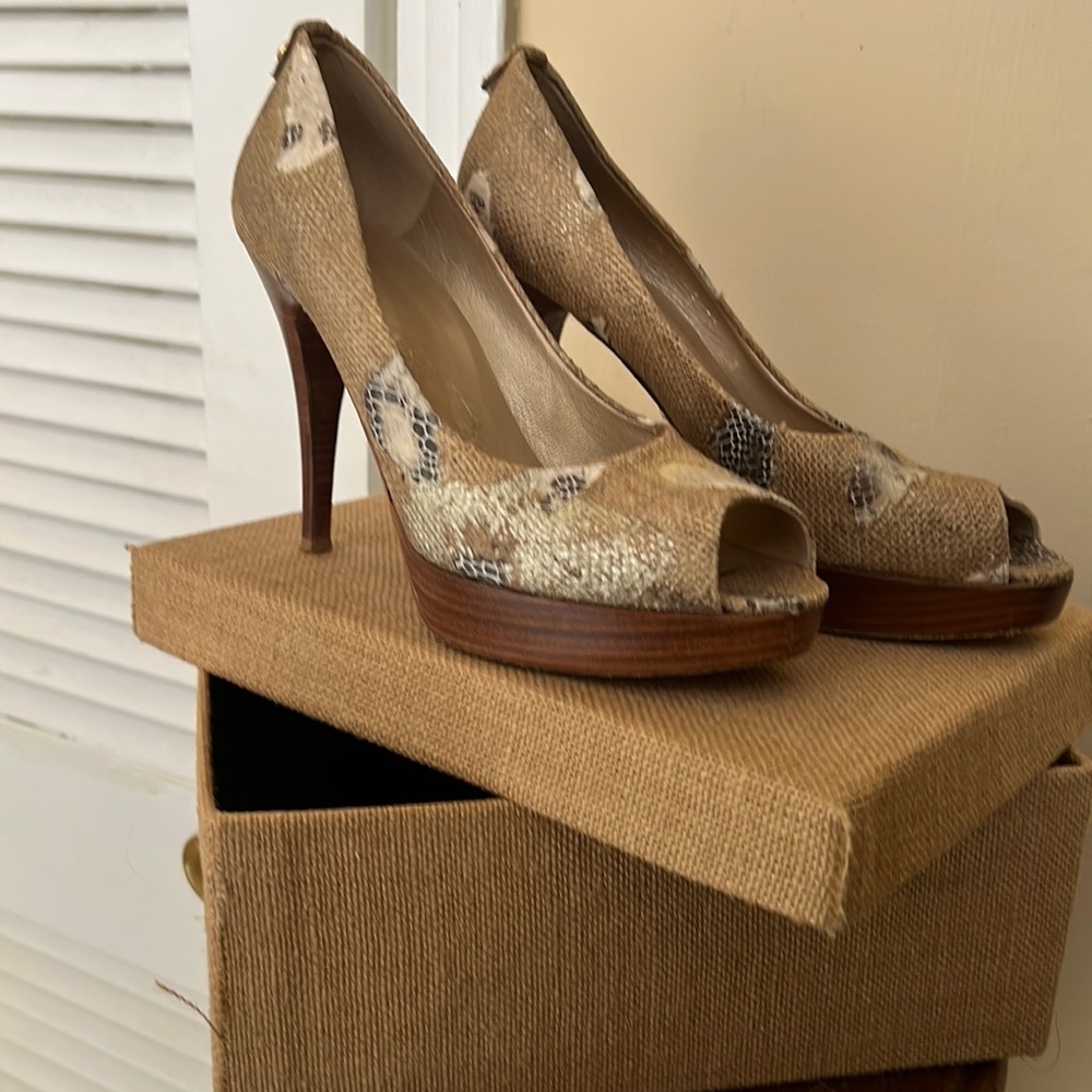Stuart Whitman Canvas/Snakeskin Heels with canvas shoe box.